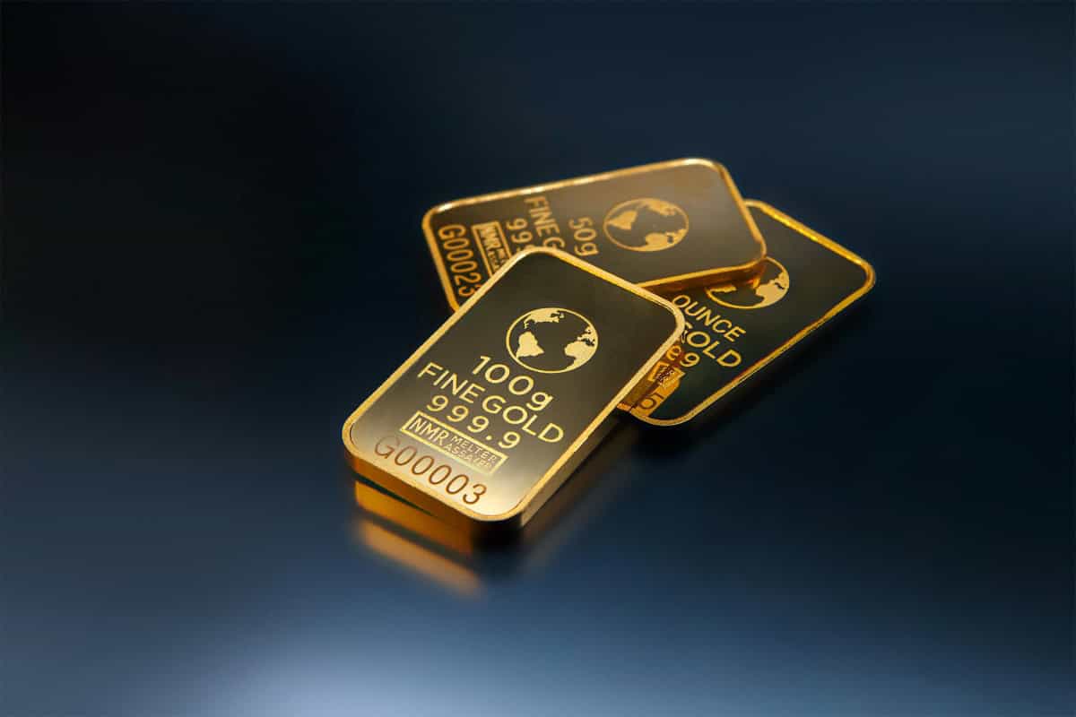 100g of Fine Gold on blue background.